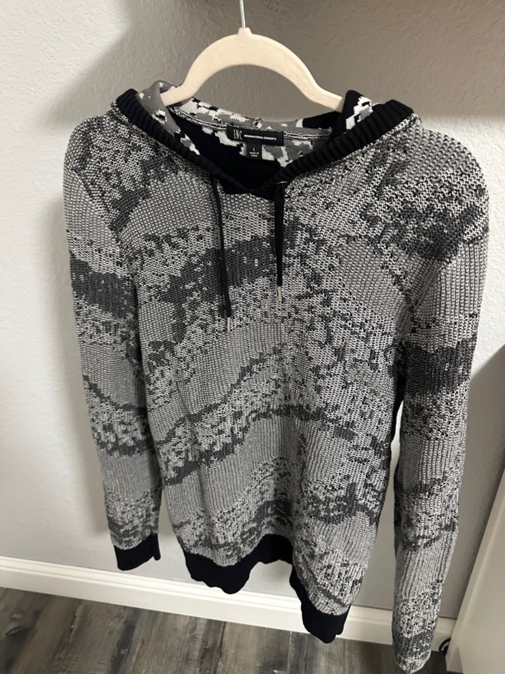 INC International Concepts Men’s Gray & Black Patterned Crewneck Hoodie Sweater